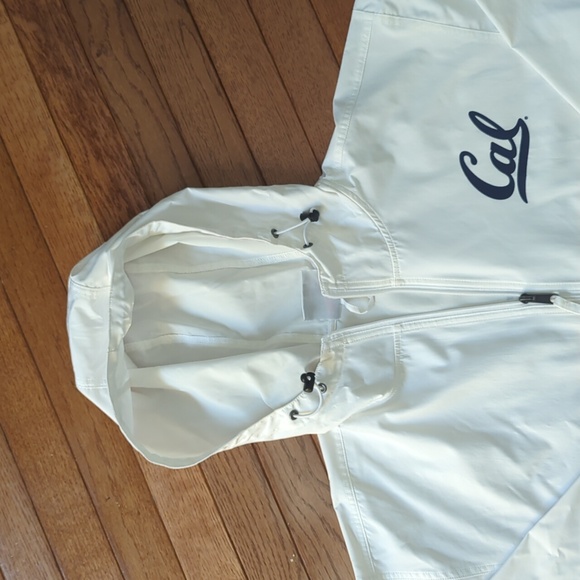 UC Berkeley Golden Bears Pack n Go Windbreaker/Golf Jacket (Very Good Condition) - Picture 9 of 9